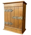 AD 1871 Petite armoire murale avec sa clé.