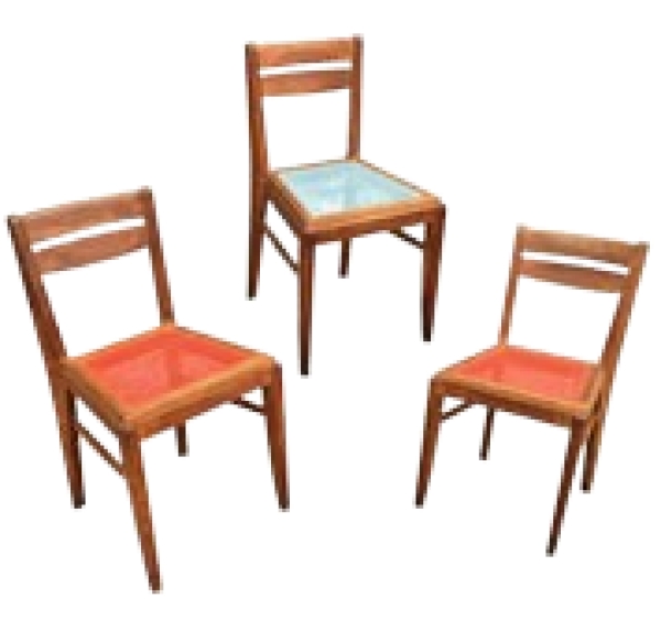 MOD 1155 Dans le style de René Gabriel, trois chises en chêne vers 1950