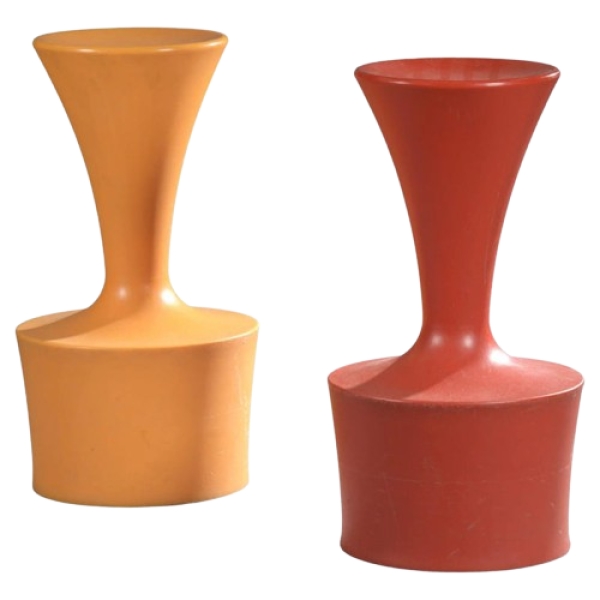 MOD 1496 Bruno Houssin, paire de tabourets Hic en polypropylène