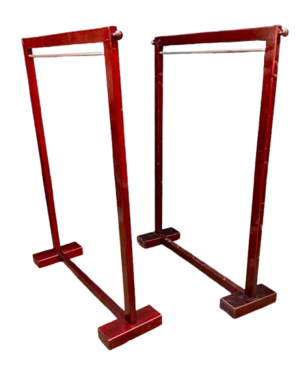 MOD 20311 Deux portants ou porte habits en bois teinté et laiton circa 1970/1980